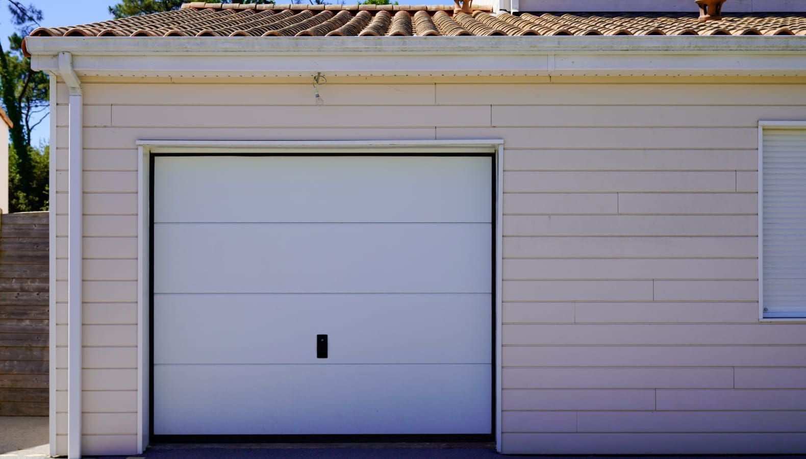 Garage Door Security Tips to Prevent Break-Ins